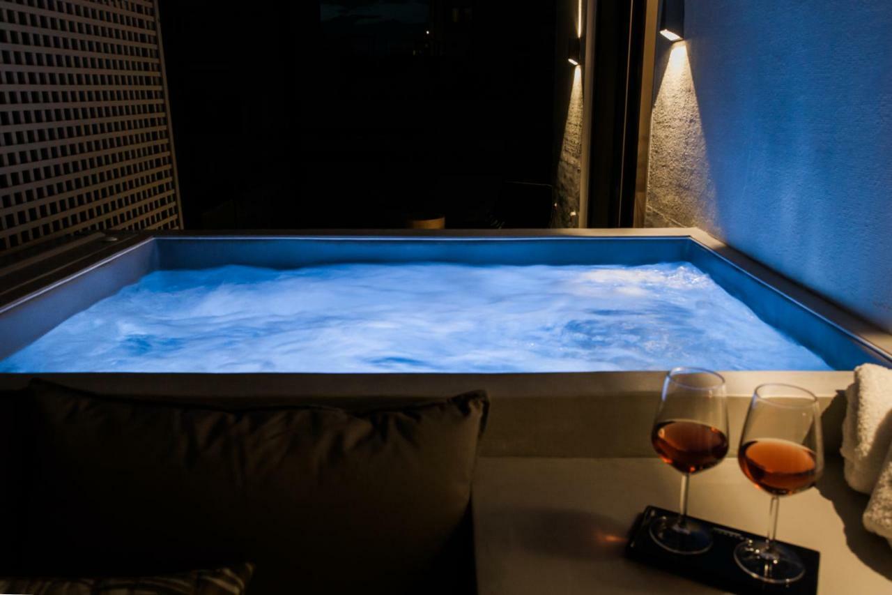 *** Boutique Syntagma Apartment W/ Plunge Pool *** Athen Eksteriør billede
